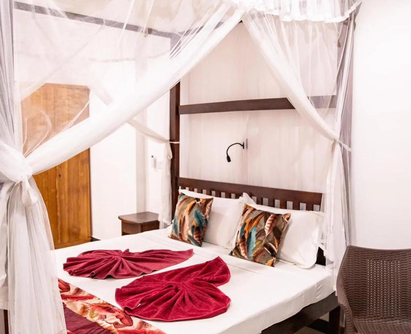 Hotel Marine At Negombo Beach 3*,  Sri Lanka